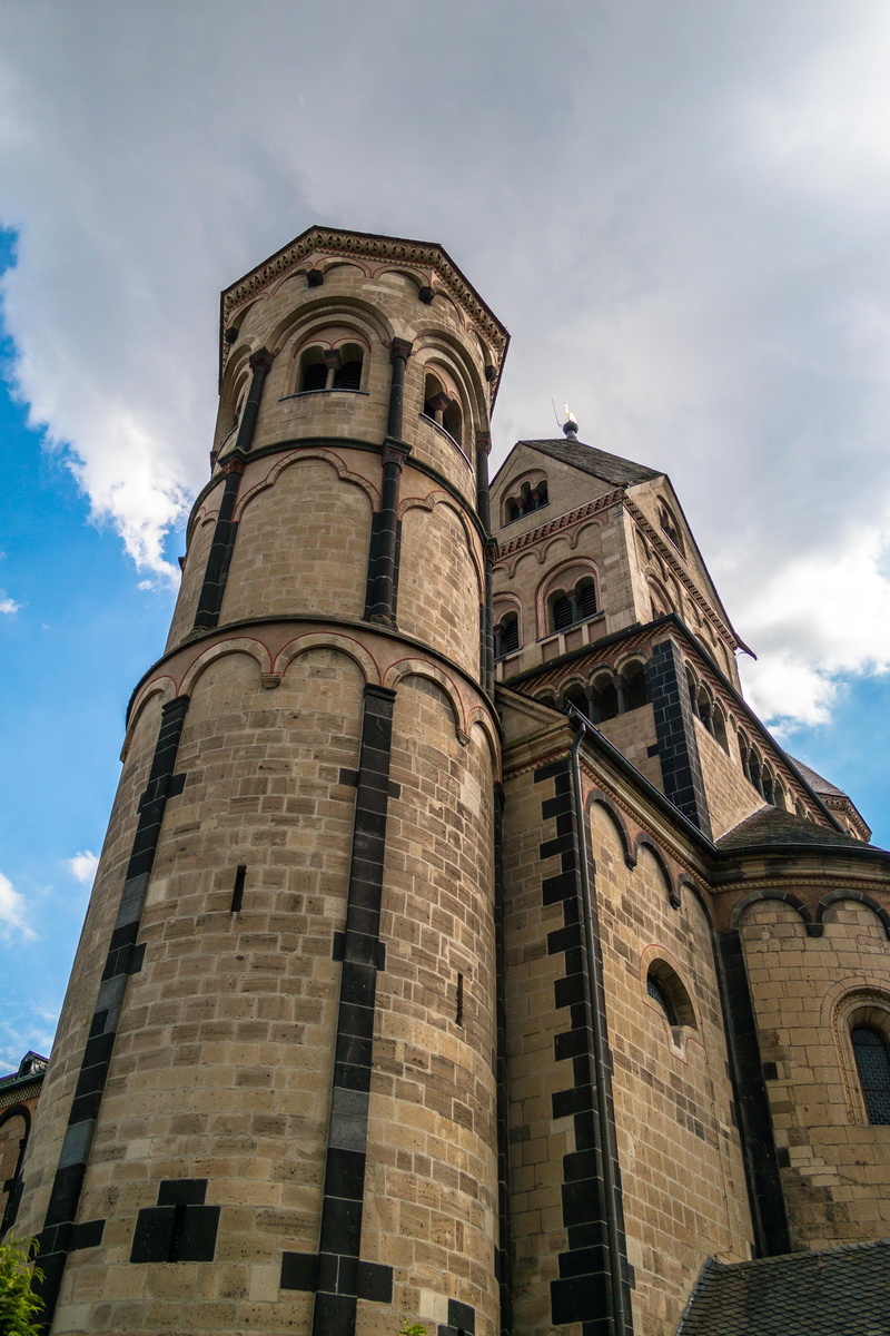 building, low angle view, belief, christianity, spirituality, outdoors, 5K, building exterior, catholic, monastery, son of god, built structure, day, christian