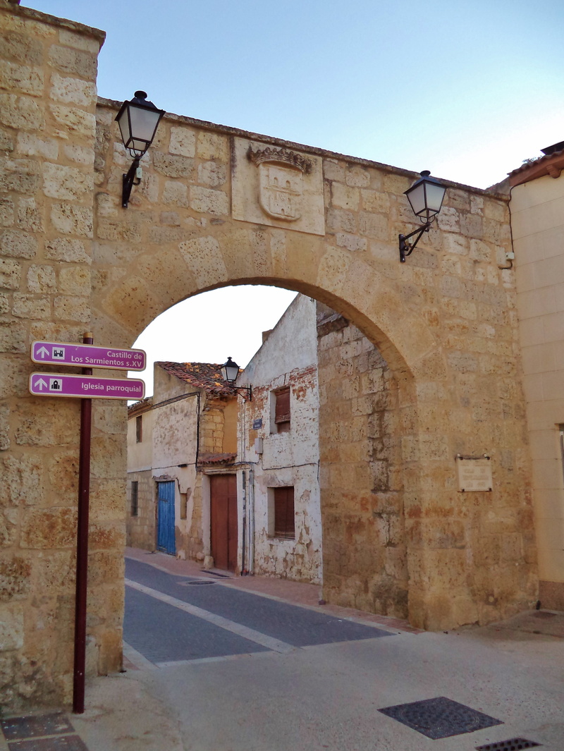 building, door, village, medieval bow, palencia, nature, street, sign, direction, spain, history, castilla y leon, day, the way forward, wall, valdepero fuentes