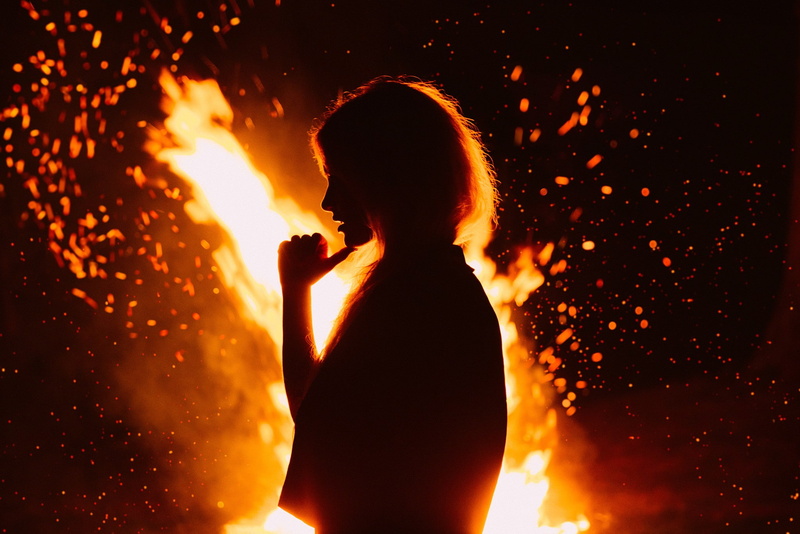 fire, silhouette, portrait, haze, sparks, women, backlight, dark, lights, 1080P