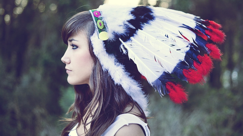 outdoors, women outdoors, headdress, feathers, women, brunette, face, 2K, Marta Aragones, profile