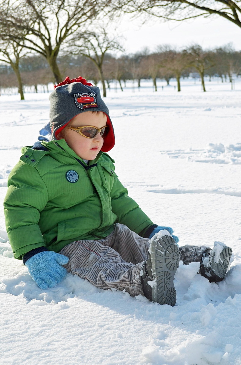 cold temperature, winter, innocence, boy, 1080P, real people, jacket, knit hat, sit, kid, full length, sitting, leisure activity, people, game, cold, girls