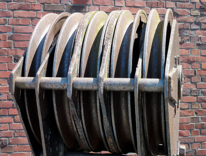 rope roll, power supply, rope guide, pattern, close-up, sunlight, hebetechnik, steel, raise, wall, brick, electricity, machinery, fuel and power generation