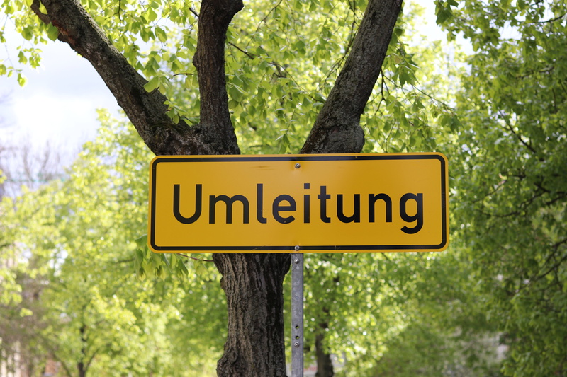 western script, trunk, branch, nature, attention, communication, site, outdoors, plant, tree trunk, sign, information, 5K, day, yellow, road works, shield