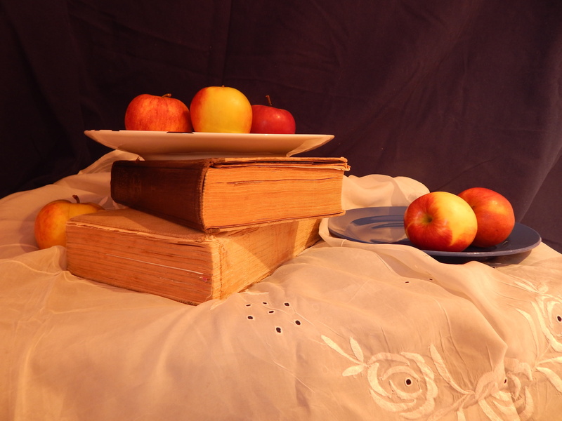 indoors, orange, still life, no people, container, books, apple - fruit, orange - fruit, the attempt, red, freshness, food and drink, table, citrus fruit