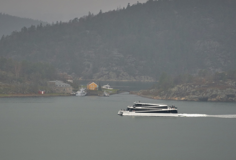 nature, engineering, renewable, global, innovative, beauty in nature, environment, 2K, futuristic, experimental, vessel, modern, outdoors, tranquil scene