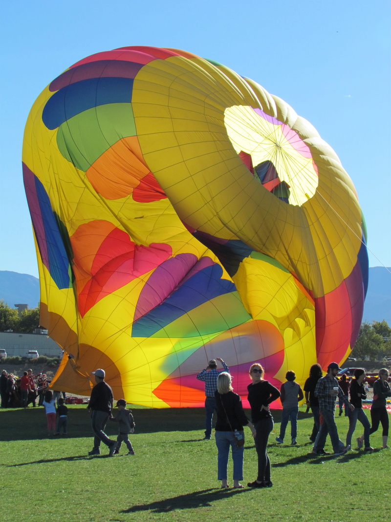 air Vehicle, ride, 4K, crowd, sport, fun, men, day, festival, hot Air Balloon, parachute, blue, deflate balloon, float, basket, flight, leisure Activity