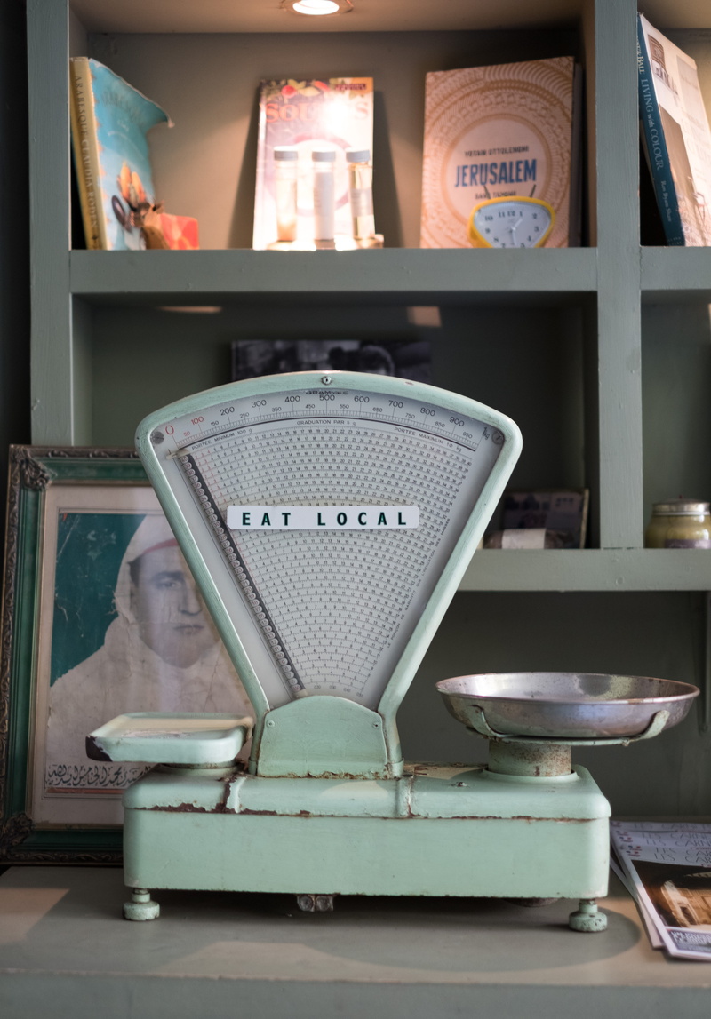 table, indoors, food, lejardin, household equipment, chair, shelf, foodstore, absence, day, 5K, window, marrakech, old, eatlocal, business, green, no people