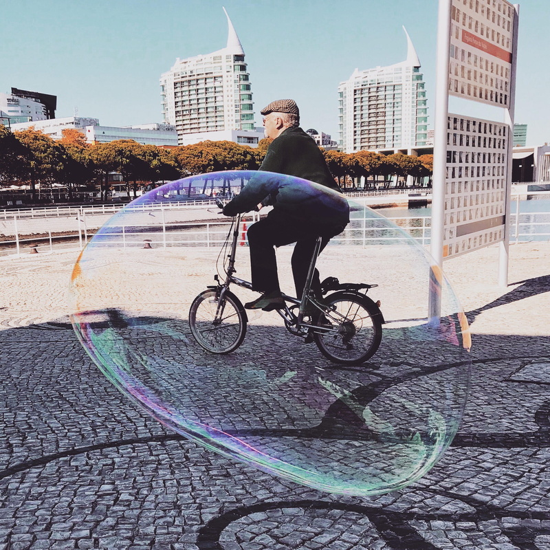 bike, city life, leisure activity, land vehicle, lisboa, full length, city, lifestyles, bicycle, office building exterior, soapbubble, building exterior