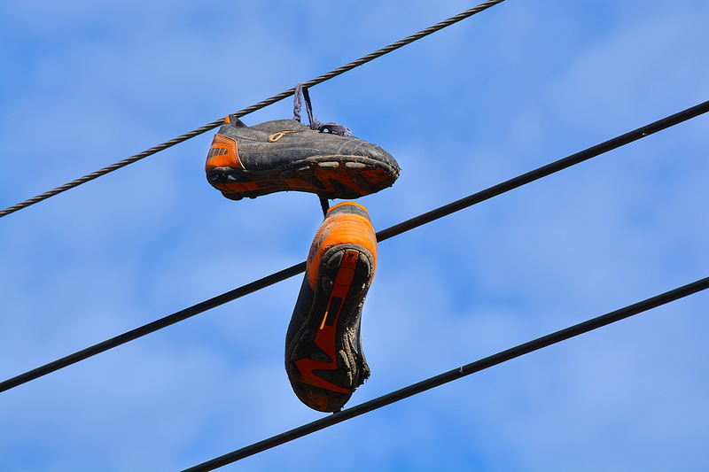 nature, technology, sky, cords, hanging, outdoors, 5K, lighting equipment, built structure, no people, wires, cable, architecture, blue, sunny, telephone line