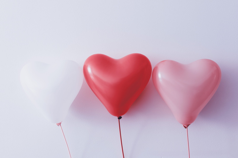 mid-air, two people, valentines day - holiday, studio shot, love, indoors, shape, balloons, celebration, helium, candy, heterosexual couple, white background