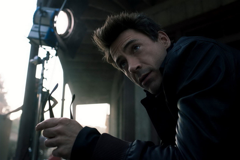 holding, equipment, one Man Only, actor, people, real people, young men, professional Occupation, working, skill, one Person, s, Robert Downey Jr, filming