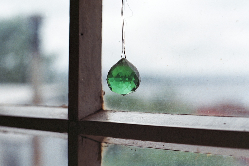 nature, light bulb, clear, green, gemstone, shape, hanging, lighting equipment, stone, reflection, decoration, 2K, outdoors, photo, near, day, window