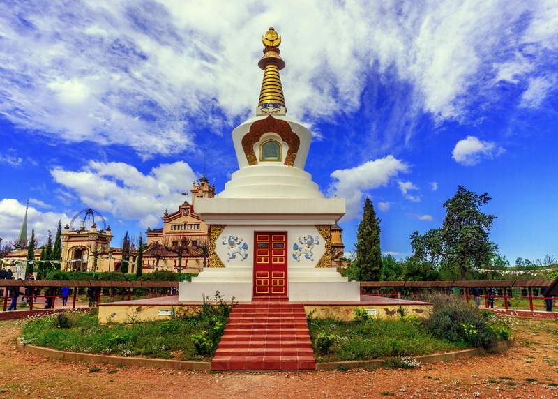 cloud - sky, building exterior, building, built structure, buddhism, religion, cult, temple, sky, monument, belief, recollection, spirituality, 5K, relajacióm