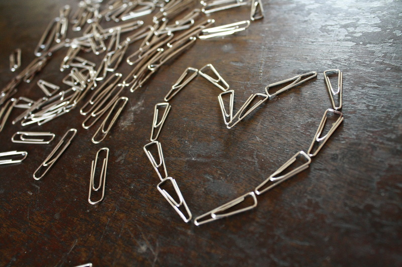 shape, stationery, day, heart, close-up, office, arrangement, table, bunch, fastener, silver colored, choice, paper clip, Shape, high angle view, man made