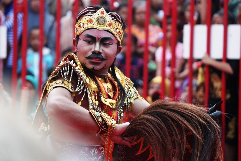 newlywed, sari, celebration, smiling, traditional clothing, dance, banyumas, ebeg attractions, jathilan, bamboo festival serayu, women, one person, jewelry