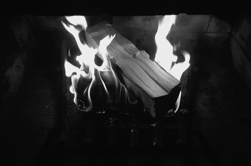 burning, glowing, bonfire, wood - material, environment, 2K, indoors, crackle, no people, motion, preparation, night, woodburning, fire, heat - temperature