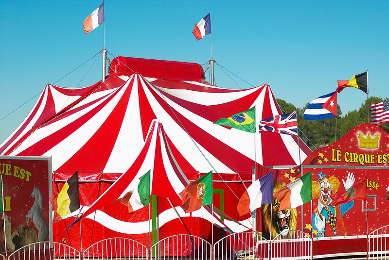 patriotism, marquee, sky, white, circus tent, outdoors, sunlight, environment, 4K, wind, daytime, clown, no people, clear sky, architecture, nature, flag