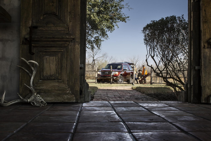 history, no people, tree, velociraptor, sky, outdoors, architecture, paving stone, hennessey, sunlight, plant, the past, direction, built structure, land vehicle