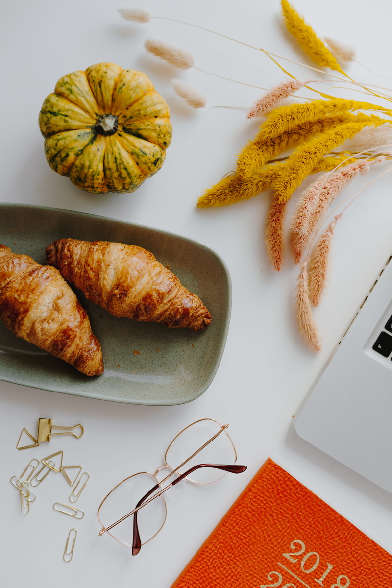 croissant, october, food and drink, group of objects, macbook, laptop, healthy eating, student, ready-to-eat, september, directly above, fall, close-up