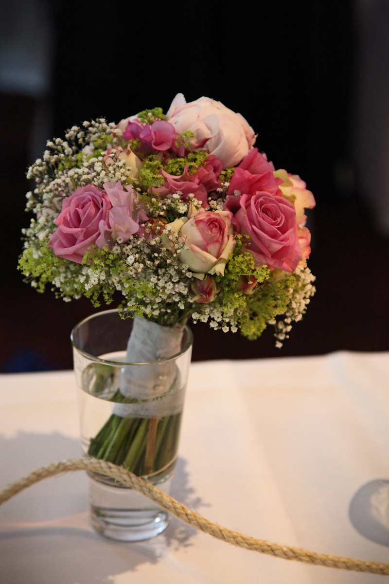 bride and groom, flower arrangement, indoors, close-up, glass, nature, beauty in nature, 5K, flower, setting, table, rose - flower, freshness, rose, festivity