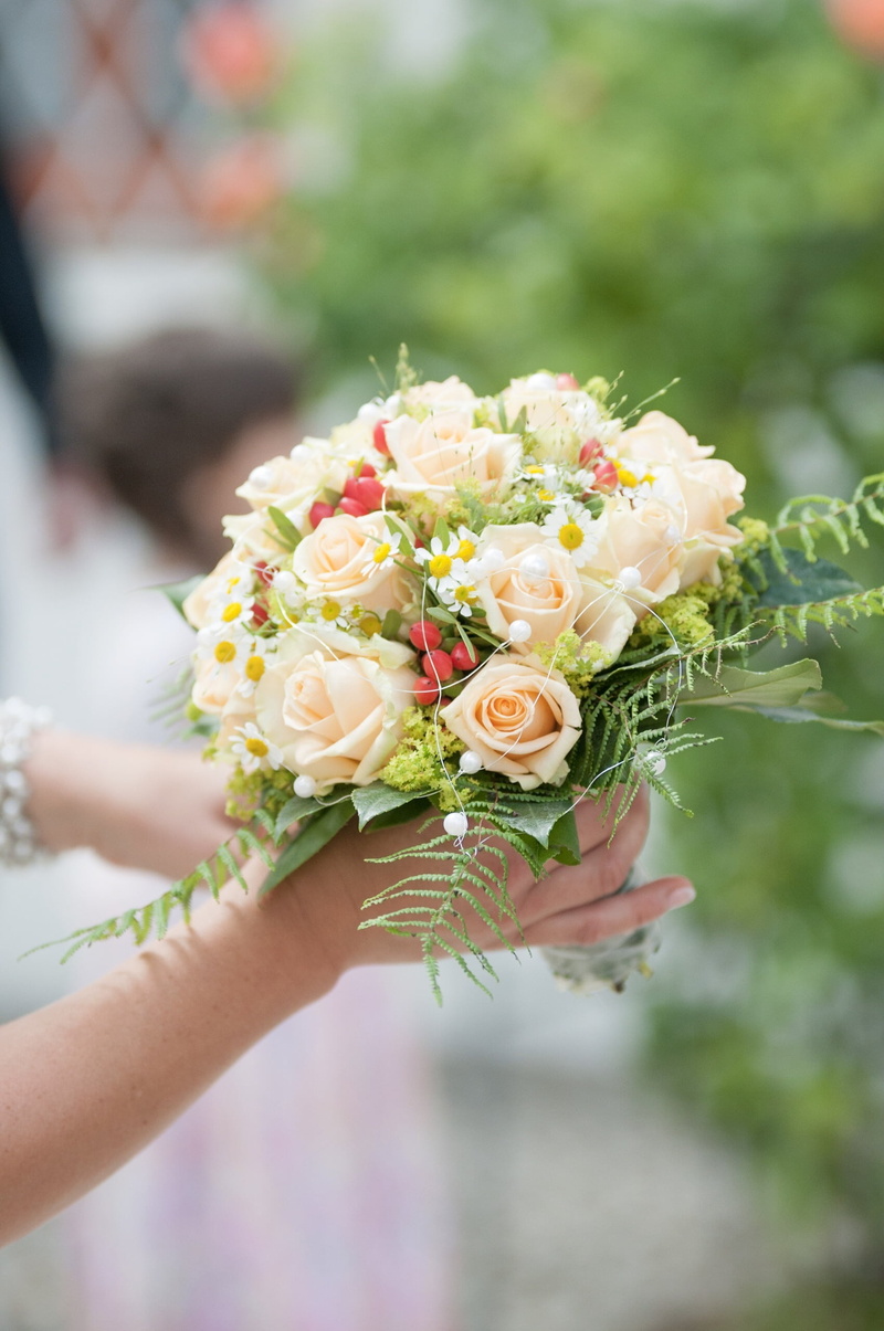 flowering plant, flower, women, flowers, wedding, marry, bridal cars, wedding ceremony, human body part, beauty in nature, hand, way of the roses, 2K