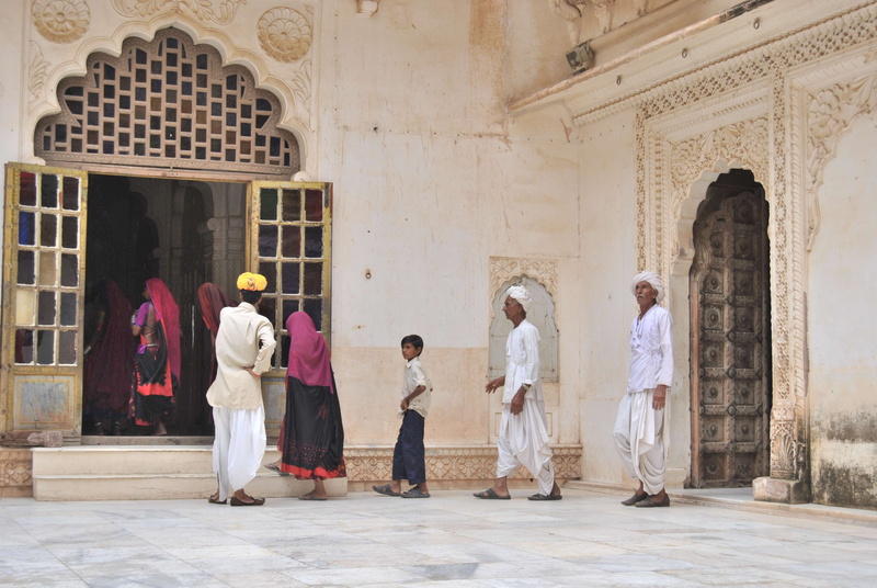 adult, building exterior, group of people, architecture, building, religion, medium group of people, women, place of worship, belief, the past, men, 4K