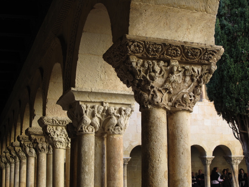 arch, low angle view, architectural column, no people, the past, building exterior, capitals, ornate, art and craft, 4K, cloister, history, tourism, carving - craft product