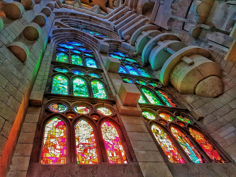 no people, building, arch, 4K, built structure, window, architecture, barcelona, multi colored, architectural column, indoors, religion, stained glass