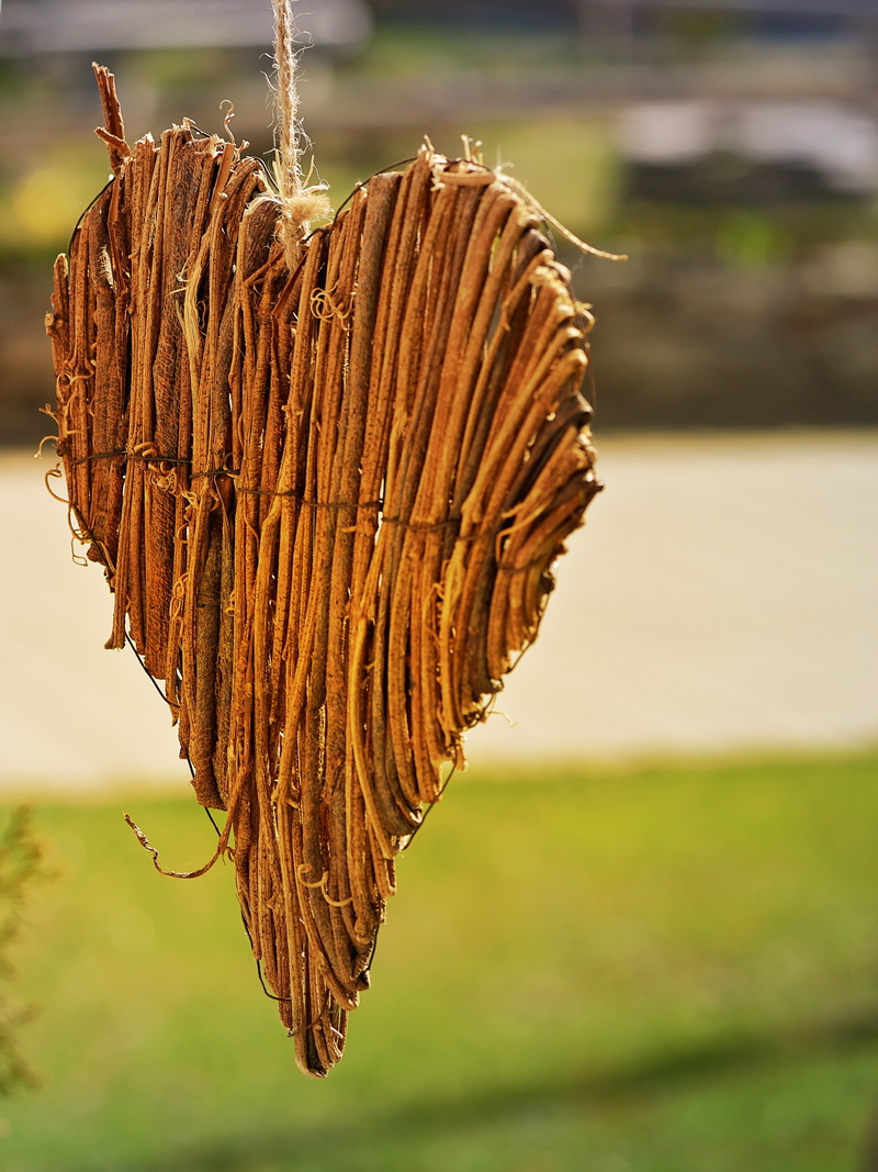 brown, day, 4K, decode close-up, sunlight, heart, focus on foreground, hanging, wooden heart, close-up, wood - material, natural pattern, no people, outdoors