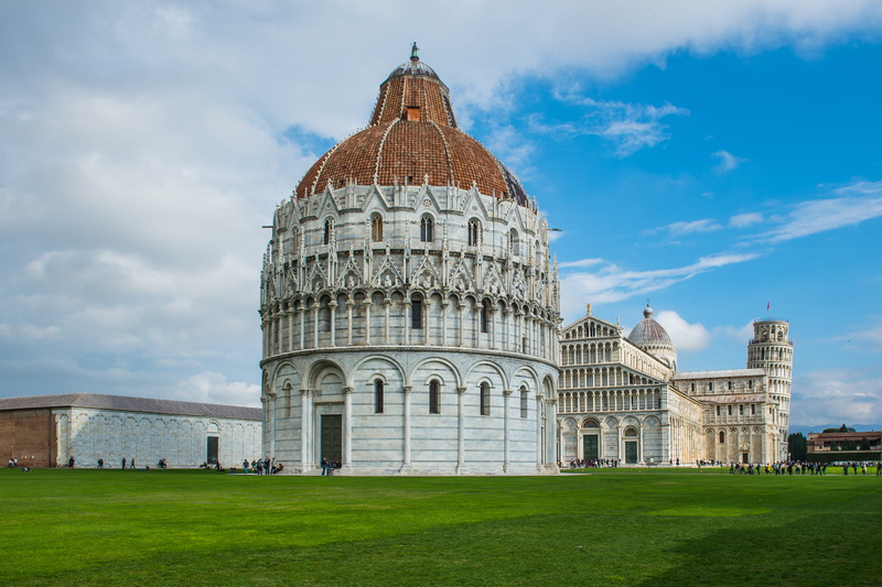 spirituality, outdoors, parliament, tower, grass, italia, place of worship, sky, pisa, government, tourism, day, built structure, building exterior, belief