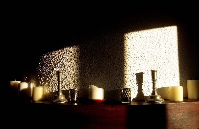 mirror, fire, luxury, light - natural phenomenon, 2K, home, indoors, burning, lignt, perfume sprayer, house, candle, seasoning, table, roughness, small group of objects