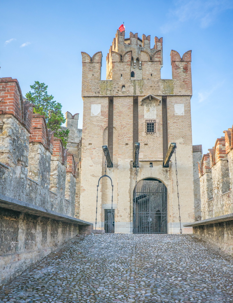 travel, the past, stone wall, italy, landmark, low angle view, castle, fortress, wall, scenic, direction, tower, lombardy, water, bridge, castle entrance