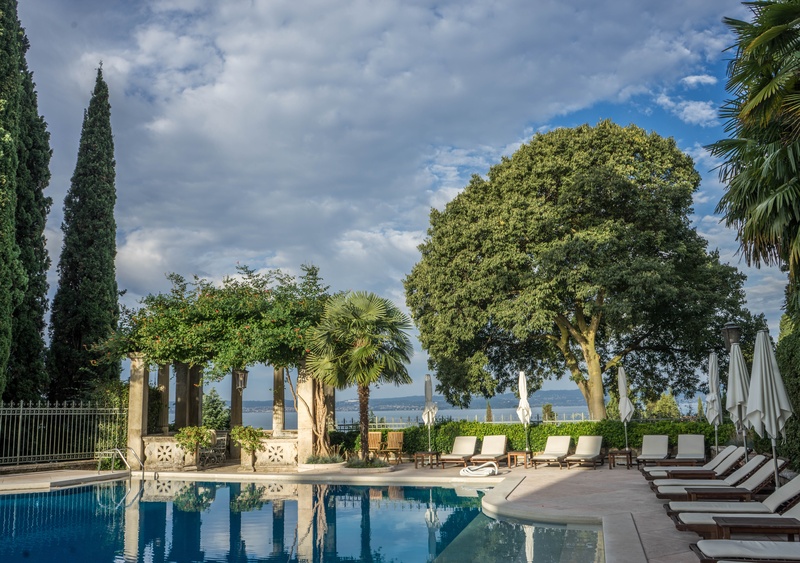 villa, nature, famous, sky, 5K, europe, outdoors, lake garda, reflection, holiday, tranquility, growth, view, plant, building exterior, tree, blue, tourist resort