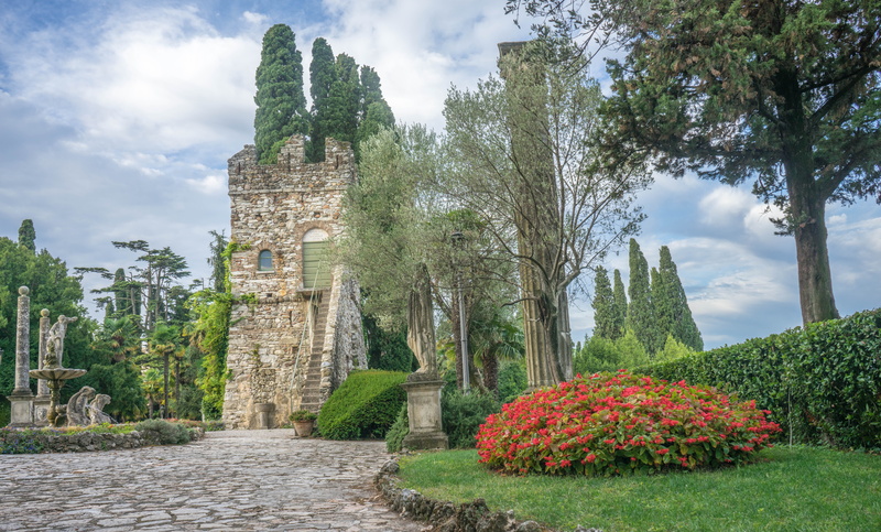 travel destinations, monument, destination, castle, landmark, view, outdoor, Italy, building, no people, outdoors, tree, history, grass, plant, italy garden