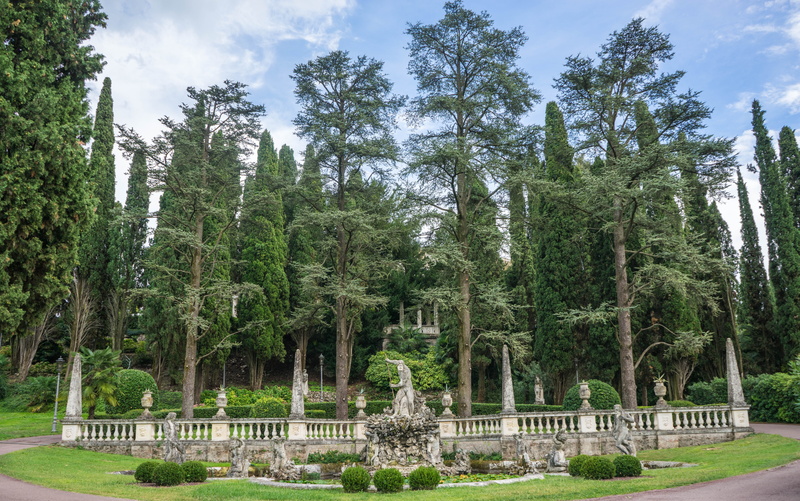 tree, villa cortine palace, holiday, grass, built structure, statues, day, 5K, building exterior, resort, park - man made space, pond, green color, grave