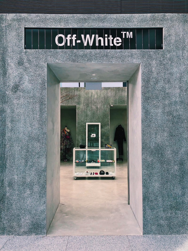 b2b, no people, communication, western script, walls, floor, room, wall - building feature, indoors, corridor, information sign, flagstone, shop, retail
