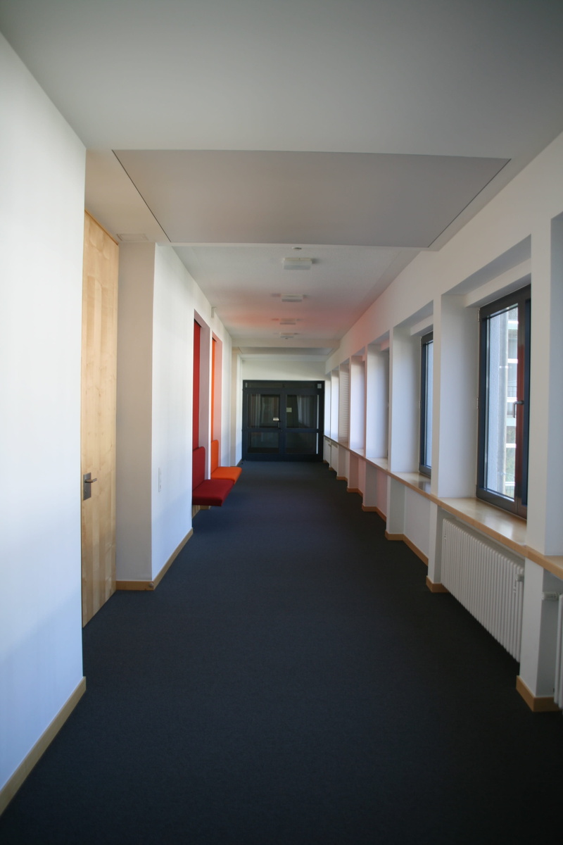 day, Floor, 4K, flooring, door, light, modern, in a row, lighting equipment, inner hallway, Inside, building, gang, diminishing perspective, direction