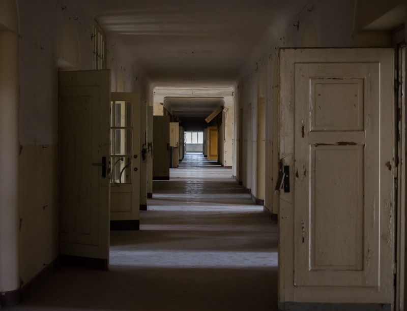 colonnade, entrance, house, building, indoors, diminishing perspective, direction, no people, inner hallway, ceiling, empty, architecture, day, 4K, floor