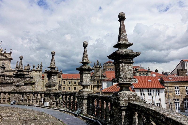 cloudy, medieval, travel destinations, railing, cloud - sky, photo, water, assorted, cathedral, nature, balustrade, cityscape, house, panorama, the past