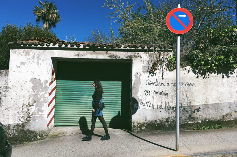 plant, communication, leisure activity, lifestyles, spain, text, sign, casual clothing, garage, one person, men, 4K, signal, green, city, day, santiago de compostela