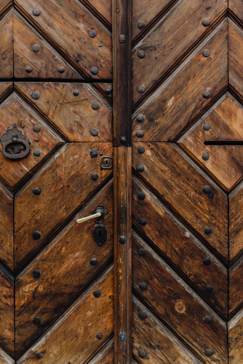 indoors, no people, ornamented, close-up, retro, pattern, closed, safety, 5K, brown, wood grain, rappers, sculpted, metal, wooden, security, wood - material
