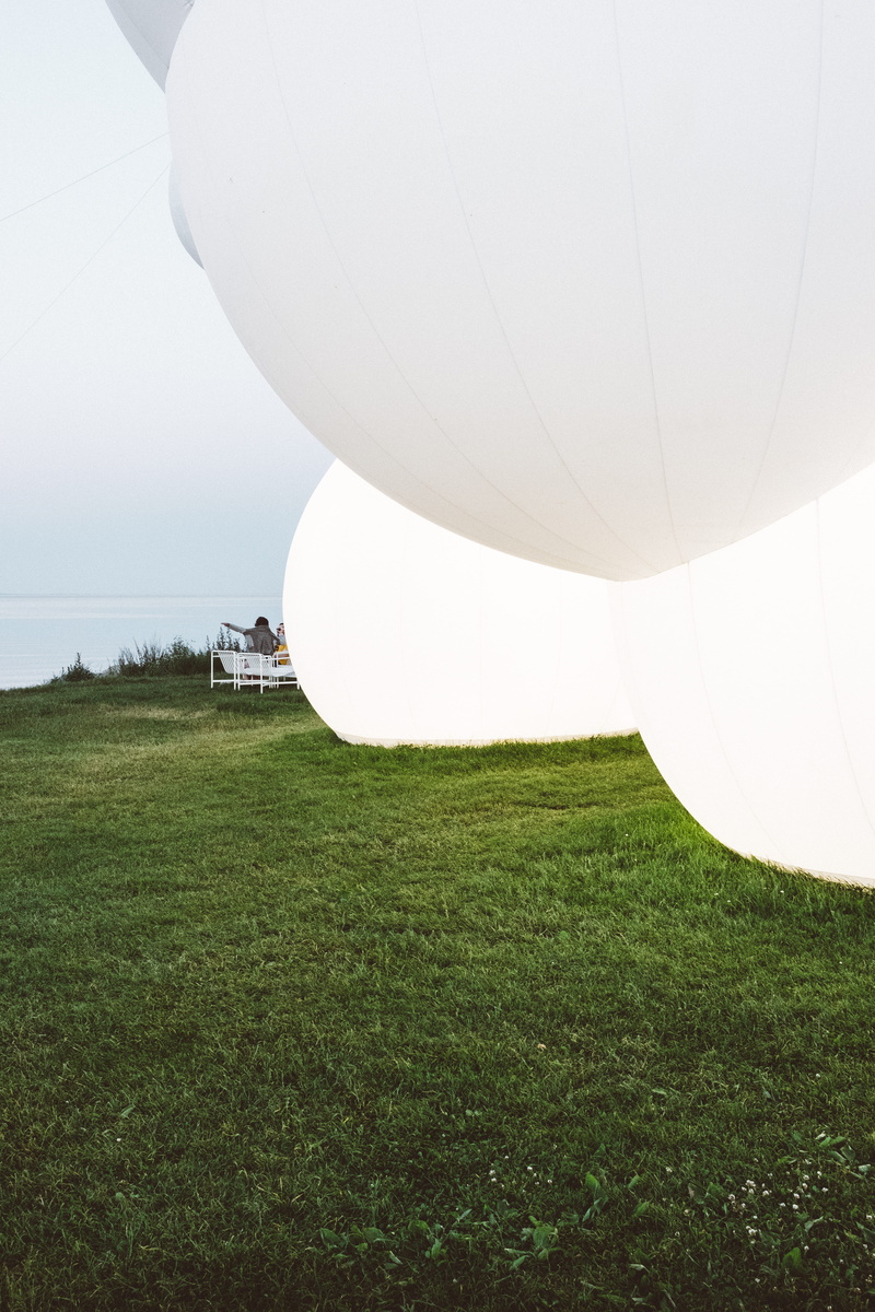air vehicle, day, hot air balloon, balloon, no people, built structure, sky, transportation, growth, architecture, outdoors, 5K, fuel and power generation