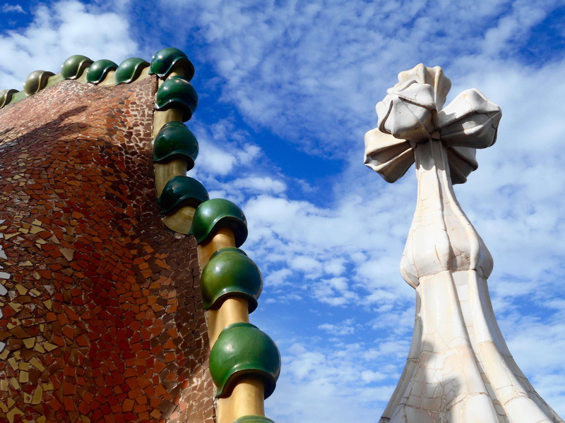 human representation, creativity, day, sculpture, art and craft, representation, spain, religion, no people, statue, low angle view, cloud - sky, passeig de gracia