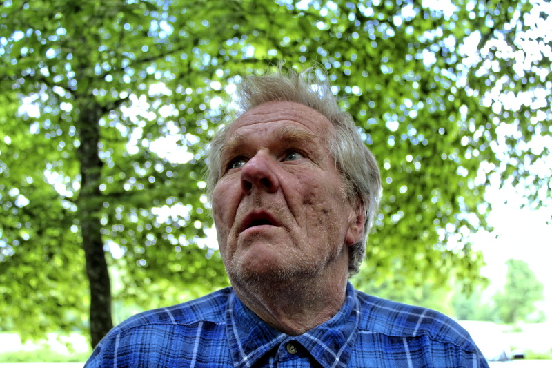 seeking, emotion, contemplation, aging Process, arm, senior Men, homeless man, gray Hair, man, standing, search, front view, homeless, shirt, tree, looking