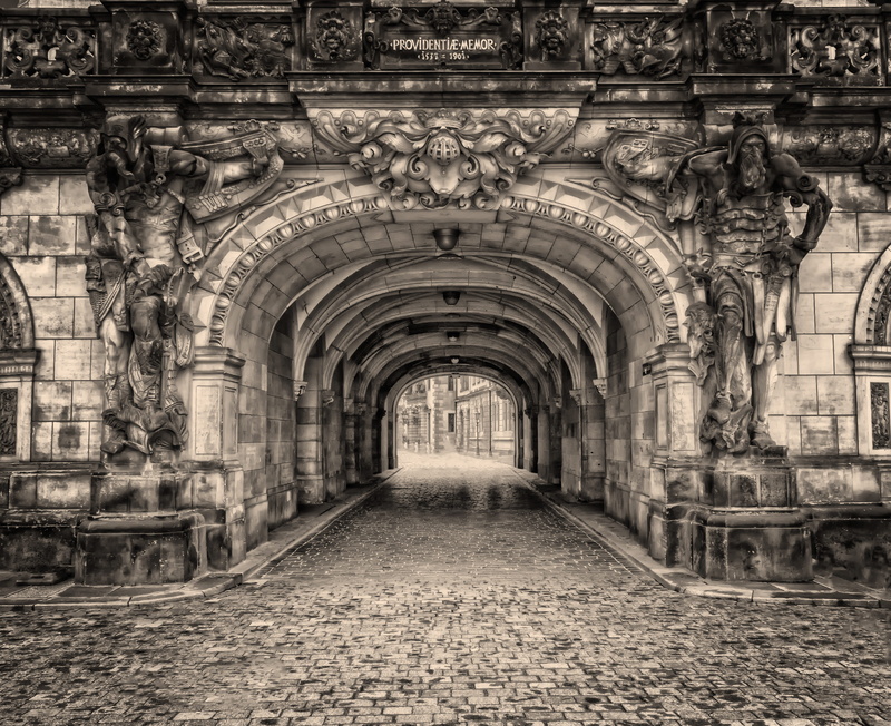 building exterior, direction, day, ornate, the way forward, gray, diminishing perspective, the past, ceiling, paving stone, sculptor, historic old town