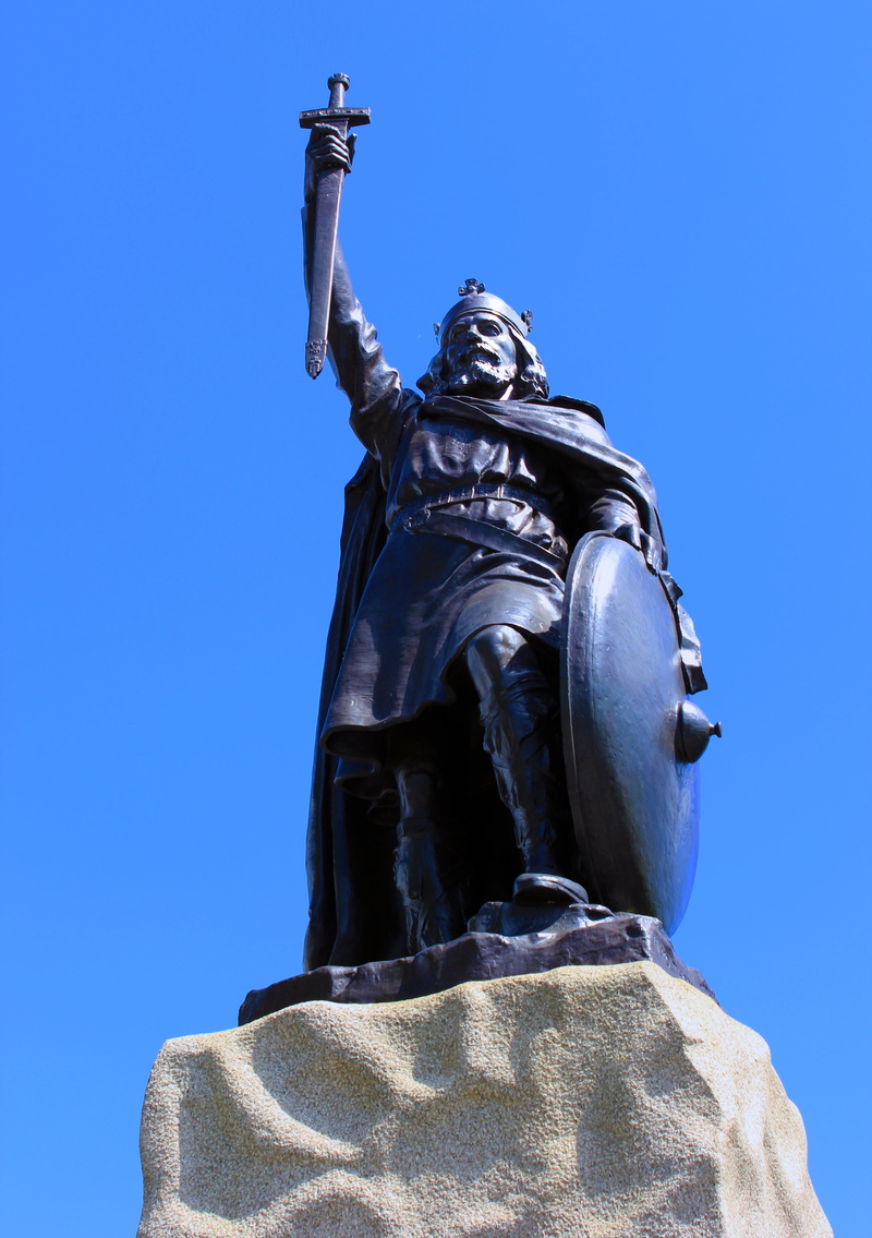 4K, photo, english, medieval, alfred, tourism, uk, kingdom, outdoors, landmark, king alfred, monument, low angle view, knight, sword, sculpture, king