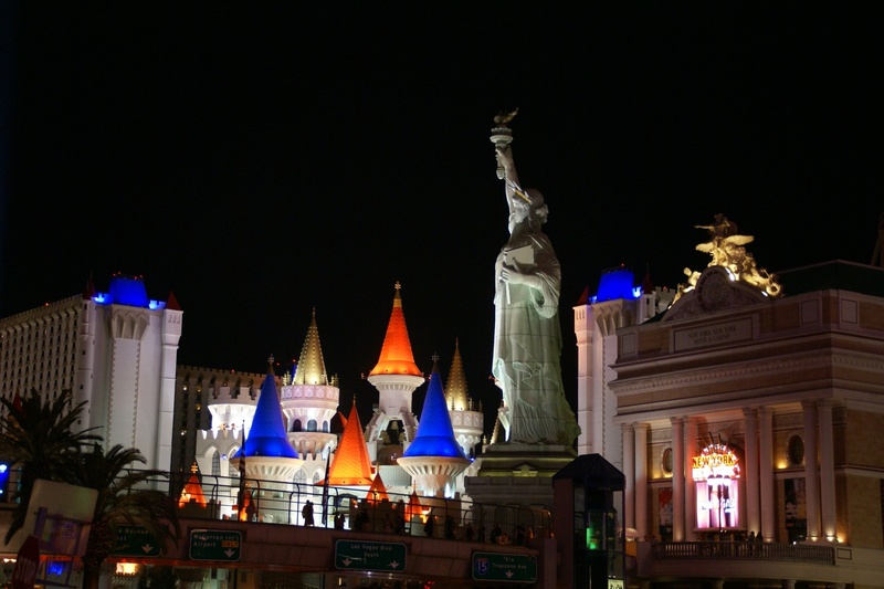 sky, building, human representation, built structure, statue, night, illuminated, travel destinations, gambling, usa, famous, entertainment, nature, casino