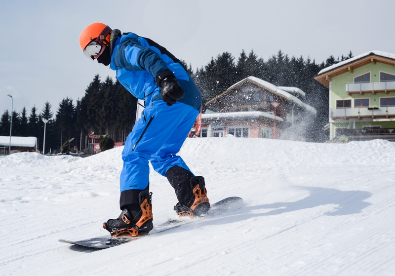 cold, houses, day, full length, goggles, cold temperature, weather, winter clothing, mountain, human arm, landscape, skier, lifestyles, daylight, snowboarding