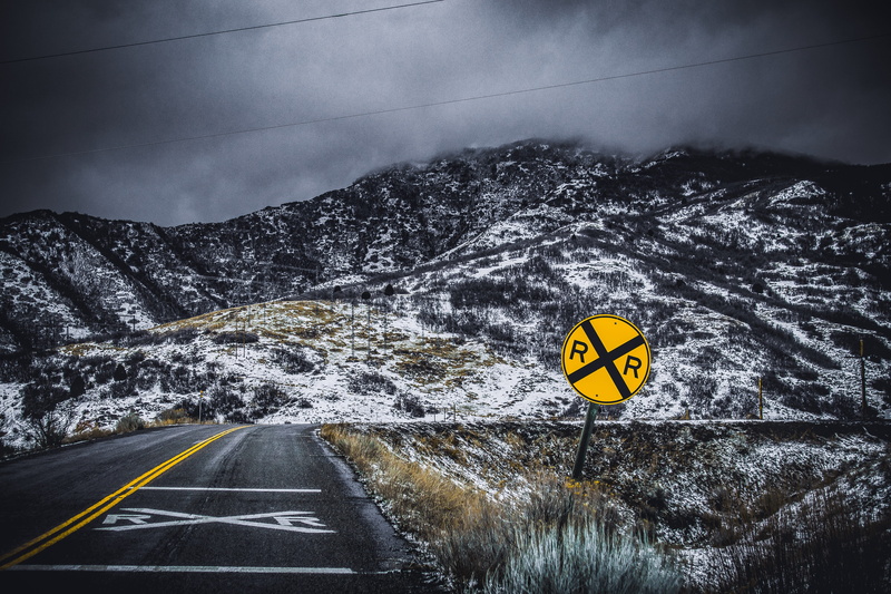 mountain, mist, no people, nature, snowcapped mountain, marking, car, landscape, photo, outdoors, crossing, snow, signage, winter, 5K, sign, road marking