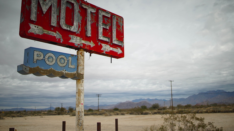 shallow, mountain range, road, cloud, outdoors, signage, red, 4K, californium, road sign, abandoned, old sign, clouds, motel sign, vacant, western script